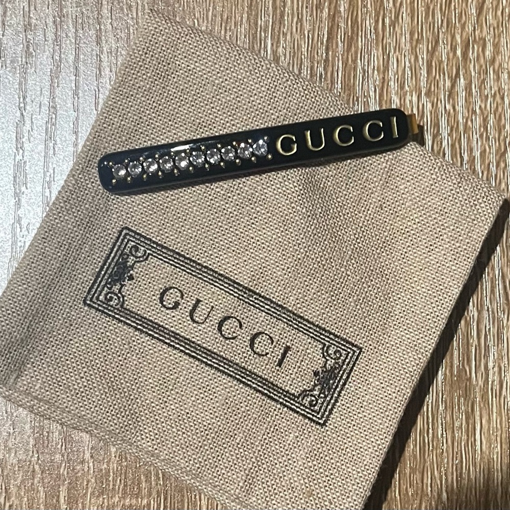 🛒Gucci EUC Black Crystal Hair Clip with box and Dustbag